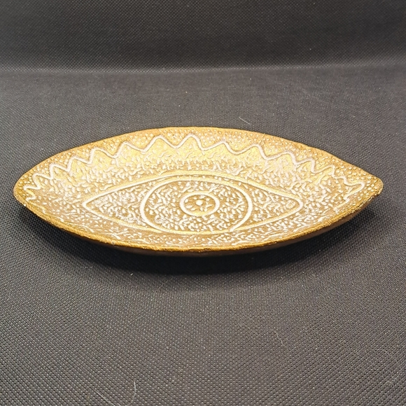 Eye spirt bronze dish. - Picture 1 of 5